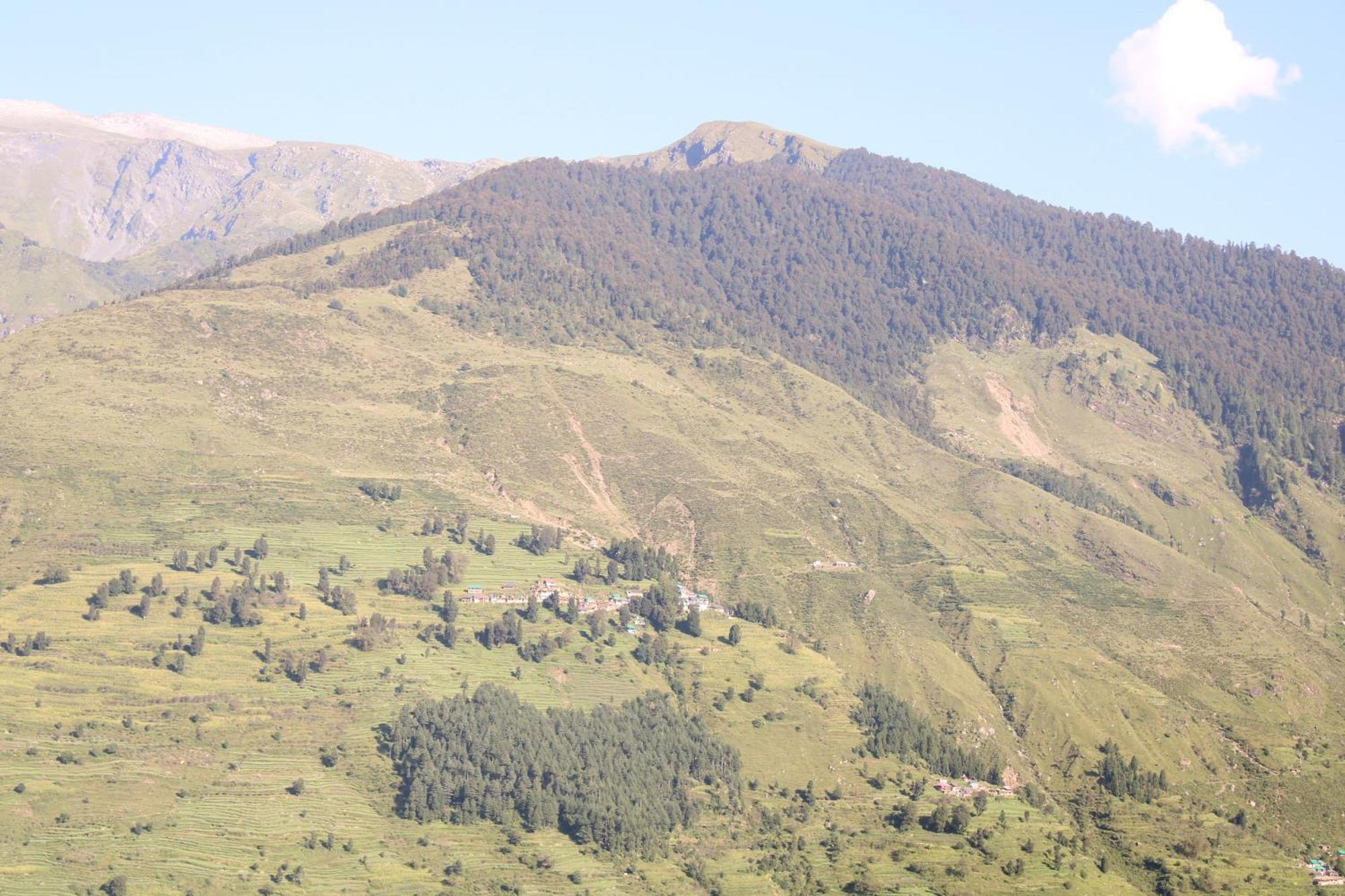 Hotel Mannat Sach Pass Tisa Exterior photo